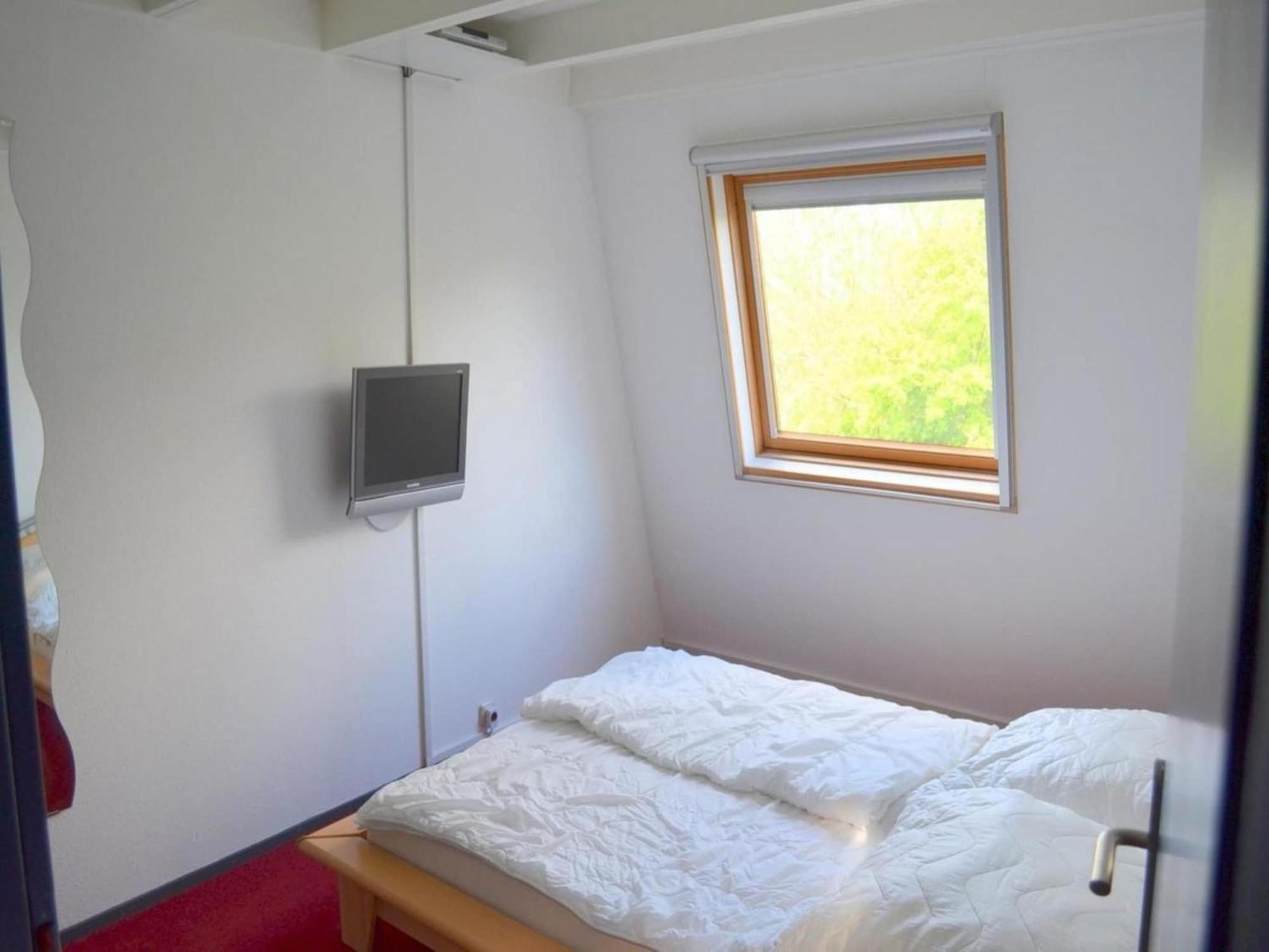 Vakantiehuis Lovely With Fenced Garden *